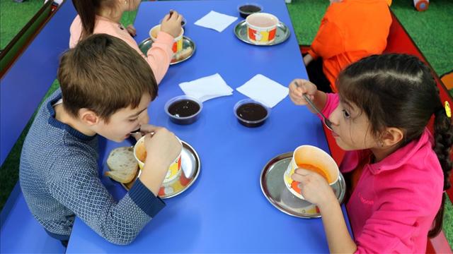 Okul öncesi eğitimdeki tüm çocuklara ücretsiz yemek verilecek