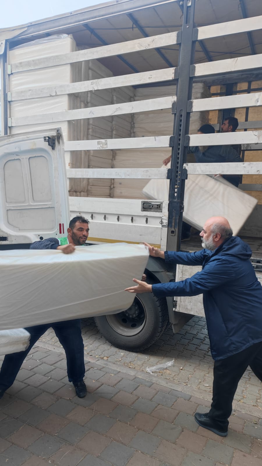 Siirt İHH’dan Gazze’ li kardeşlerimize yatak desteği