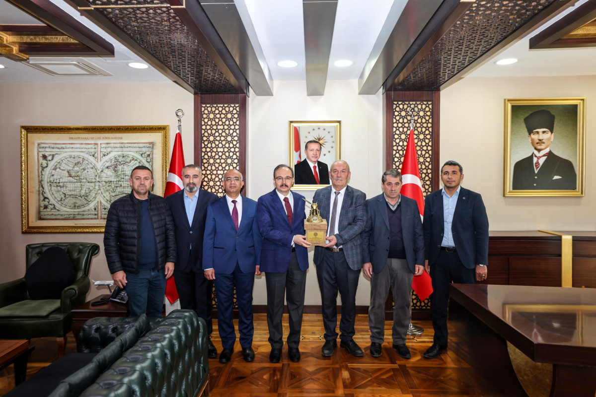 SİİRT CAHTER BALI’NA PARİS’TEN EN ÜST KALİTE ÖDÜLÜ!