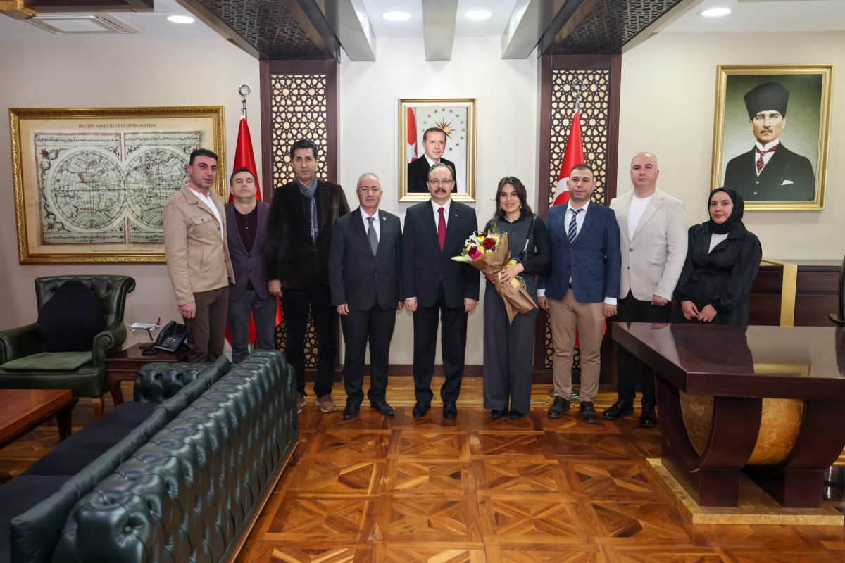 VALİ KIZILKAYA, YEŞİLAY SİİRT ŞUBE BAŞKANI NEVZAT AMCALAR VE YÖNETİMİNİ KABUL ETTİ