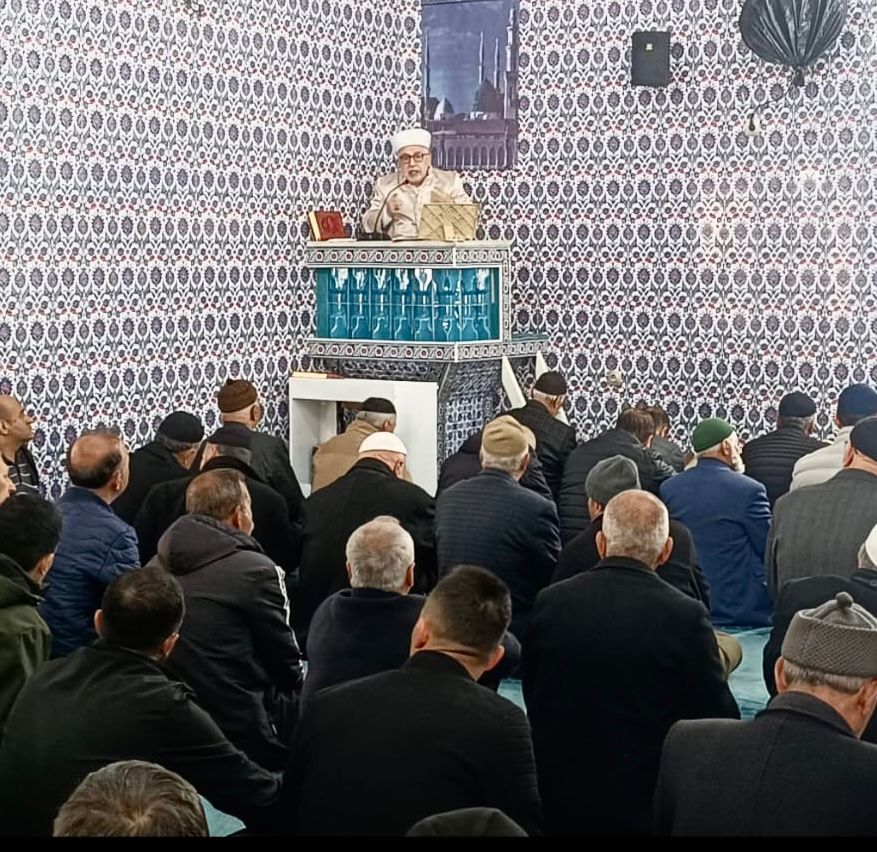 Siirt İl Müftüsü Şakir Pinal, Cuma vaazını Halid bin Velid Camii’nde verdi.