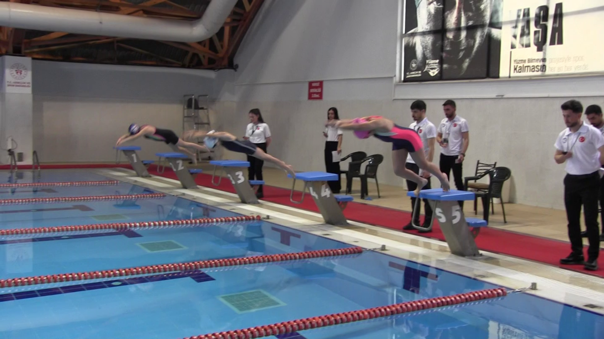 SİİRT TE OKUL SPORLARI FAALİYETLERİ KAPSAMINDA YÜZME YARIŞMALARI DÜZENLENDİ