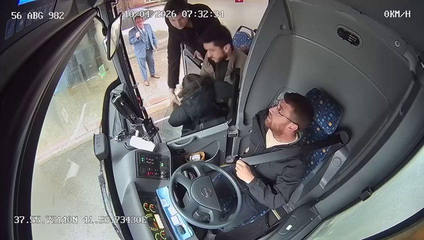 Siirt’te Otobüste Fenalaşan 16 Yaşındaki Hilal’i Şoför Hastaneye Yetiştirdi