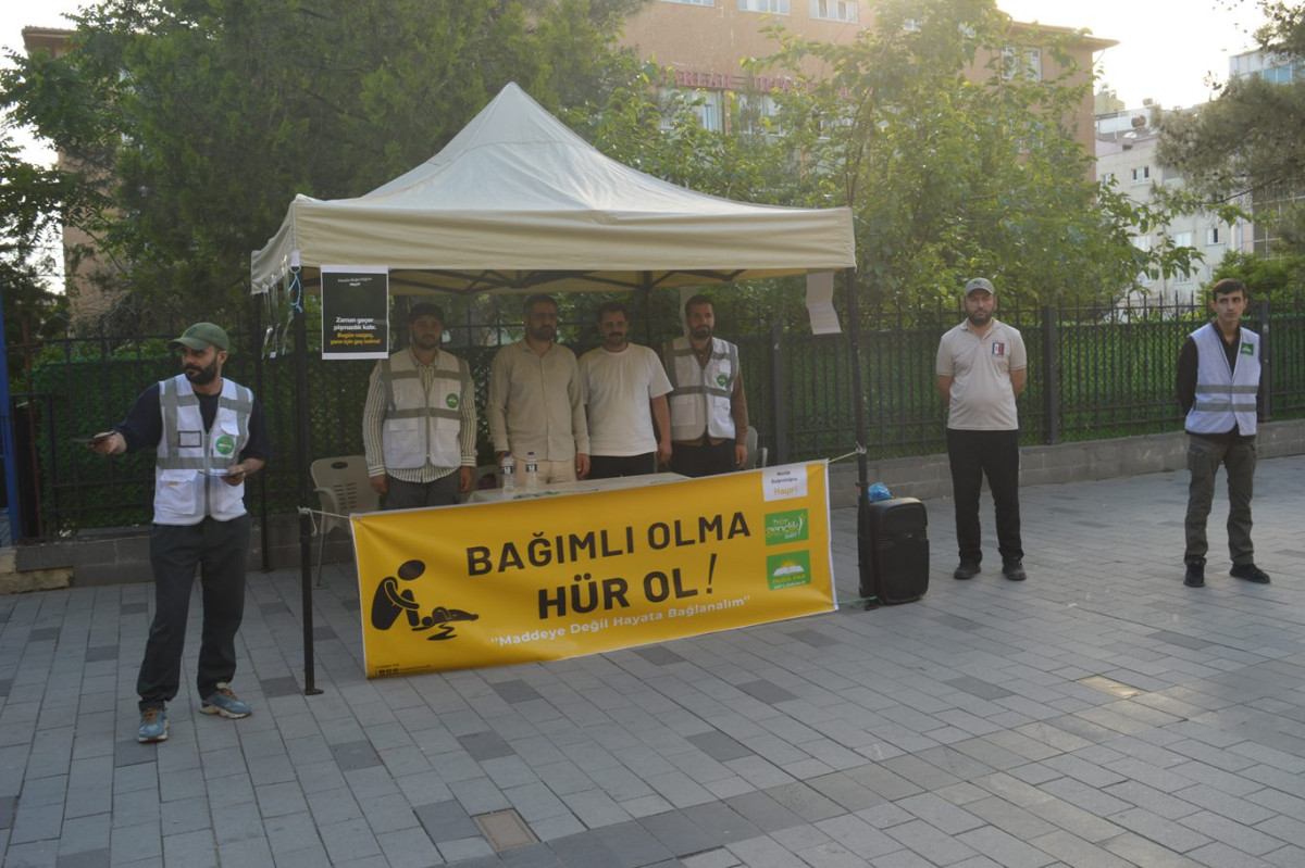 HÜDA PAR'dan uyuşturucuya karşı farkındalık standı: