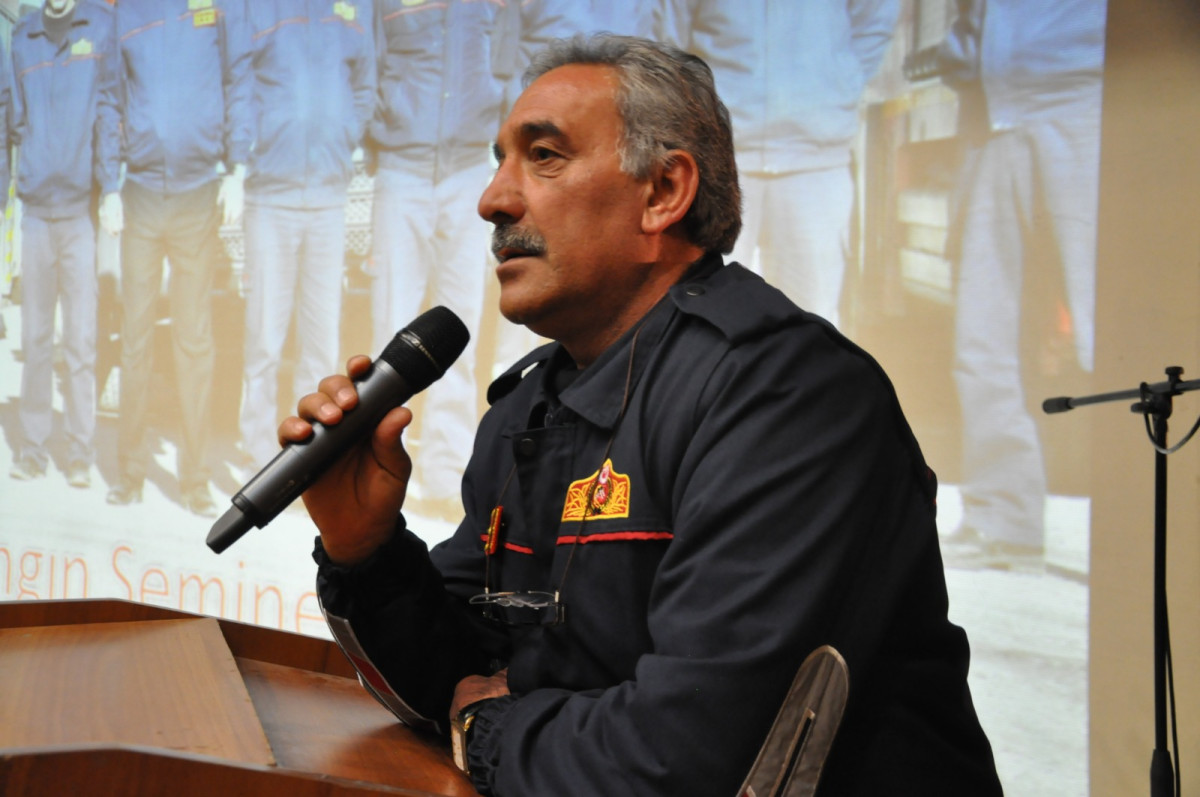 Siirt İtfaiyesi'nden Yaz Sıcaklarında Araç Sahiplerine Kritik Uyarı: Bu Eşyaları Araçta Bırakmayın!