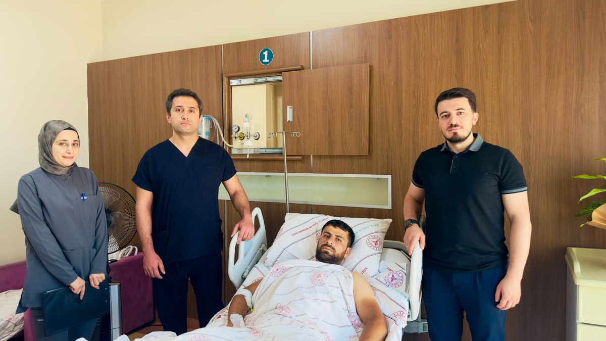 Siirt’te Bacağını Beton Mikserine Kaptıran 35 Yaşındaki Yavuz Uysal'ın Kopan Atardamarı Başarılı Ameliyatla Kurtarıldı