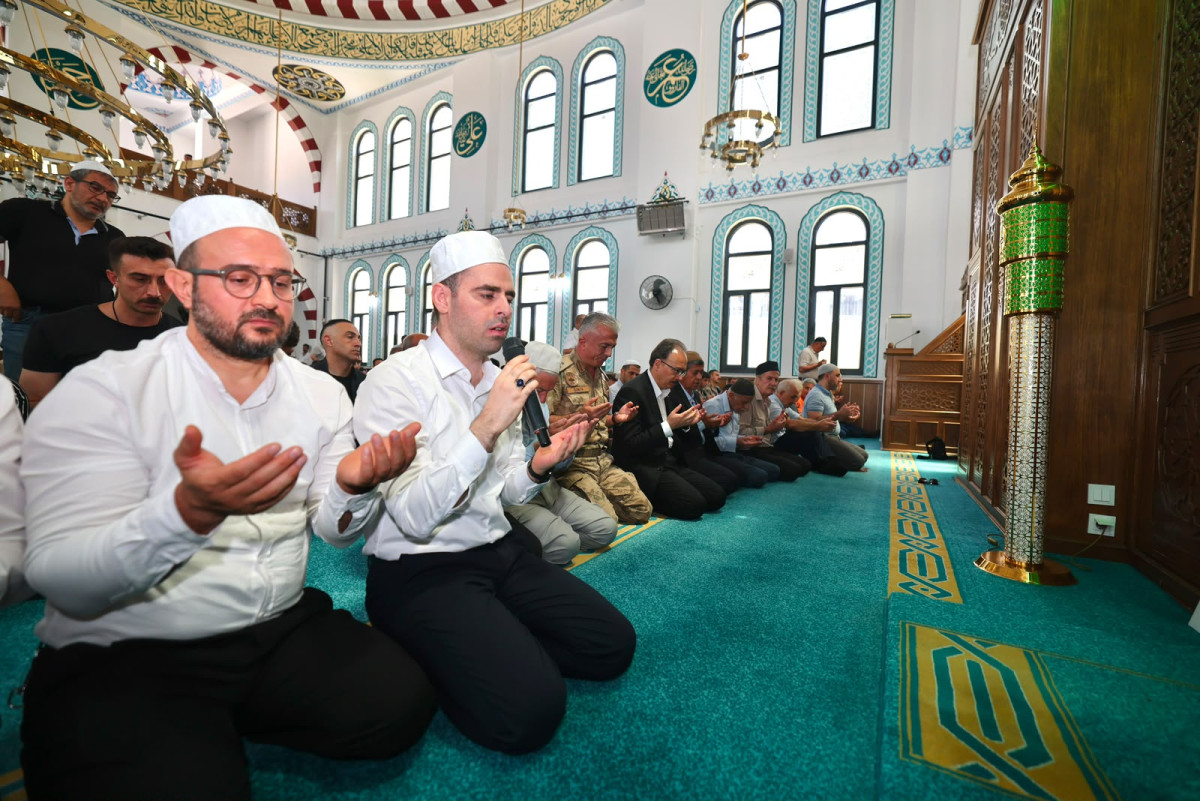 SİİRT’TE 15 TEMMUZ ŞEHİTLERİ İÇİN MEVLİD-İ ŞERİF VE DUA PROGRAMI DÜZENLENDİ