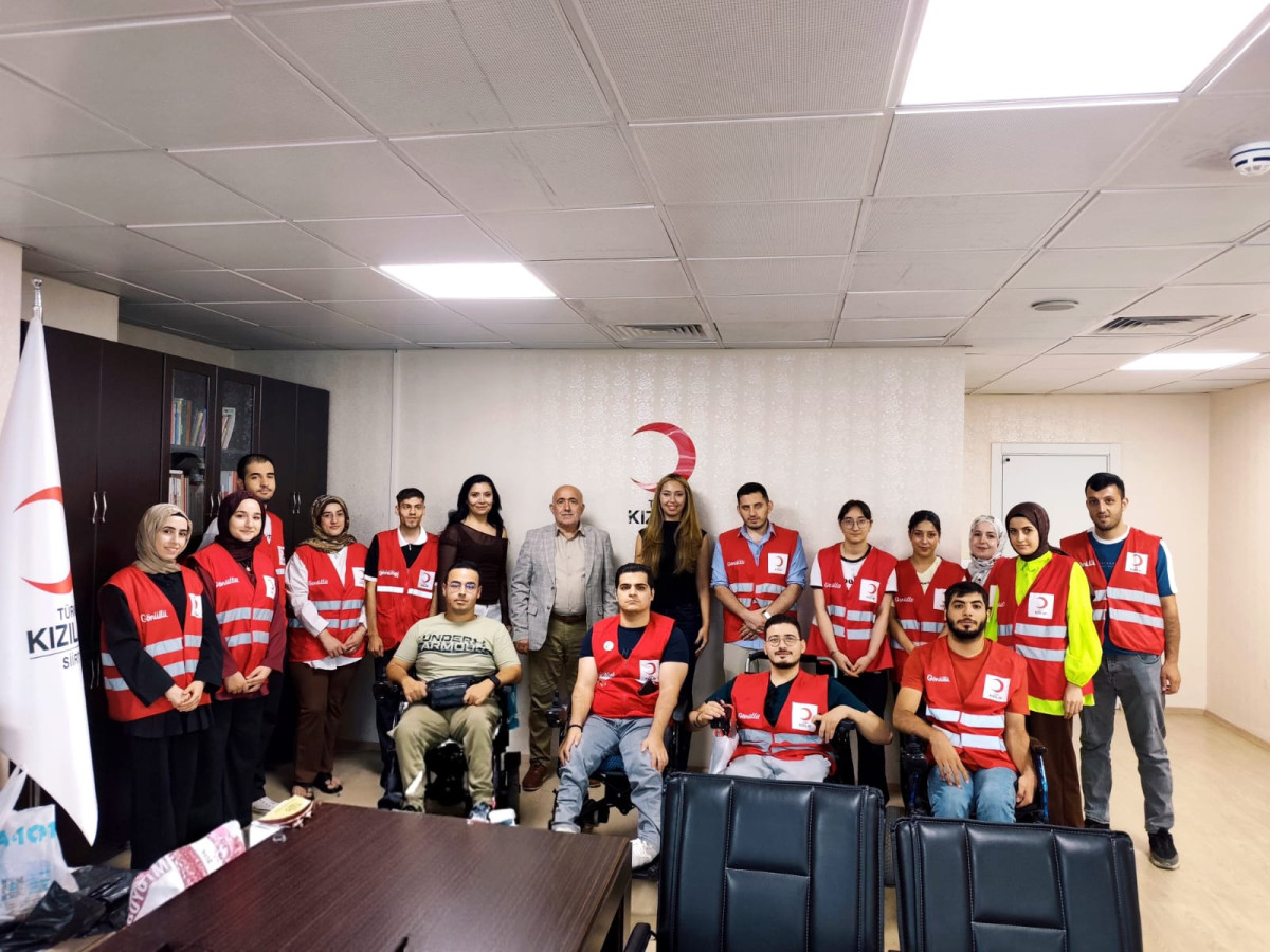Siirt Kızılay şubesi gönüllülerine yönelik “Kariyerde Hedef Belirleme” başlıklı bir kişisel gelişim eğitimi düzenledi.
