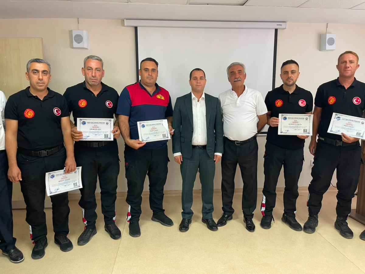 Siirt'te Su Altı Kurtarma Ekibi Profesyonel Oldu: Belgeleri Vali Yardımcısı Birkan Tatlısöz Verdi
