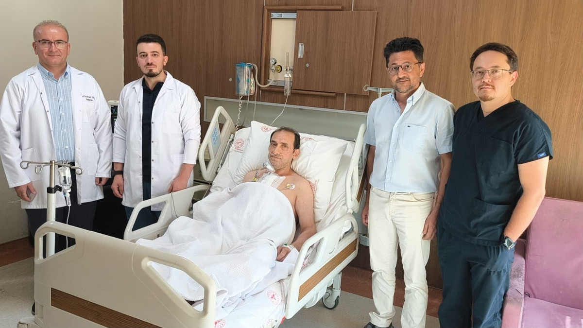 Siirt Eğitim ve Araştırma Hastanesinde açık kalp ameliyatları başarıyla gerçekleştirildi.