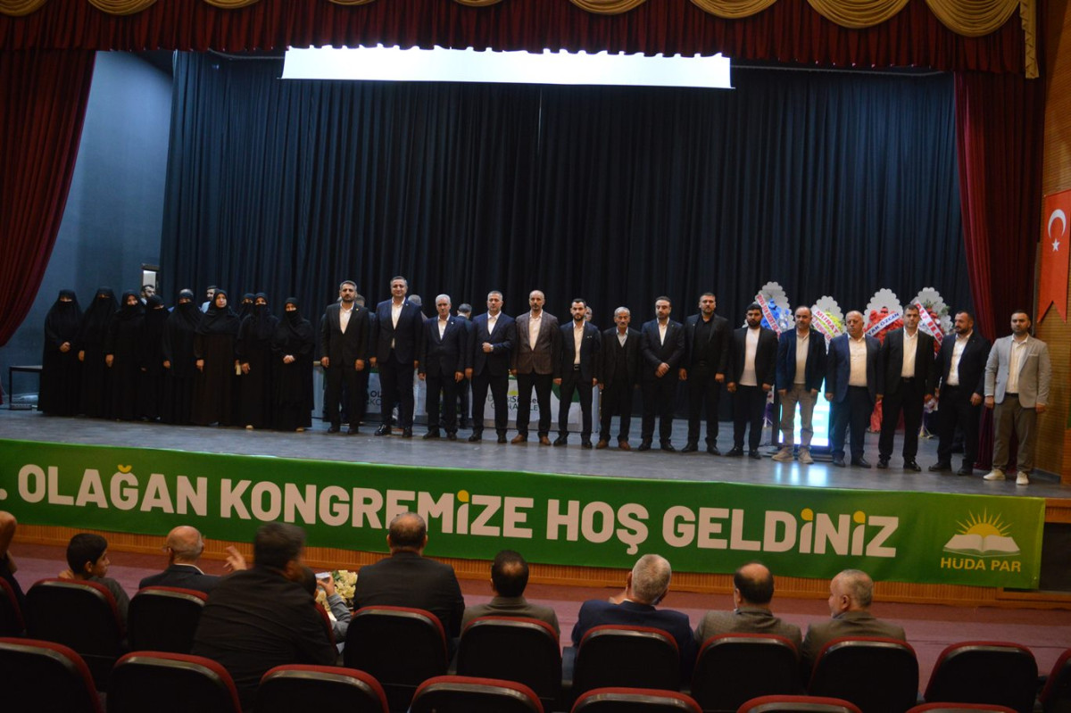 HÜDA PAR Sözcüsü ve Batman Milletvekili Serkan Ramanlı, Siirt’te partisinin 5’inci Olağan İl Kongresi’nde yaptığı konuşmada, adalet, eşitlik ve hizmet vurgusu yaptı