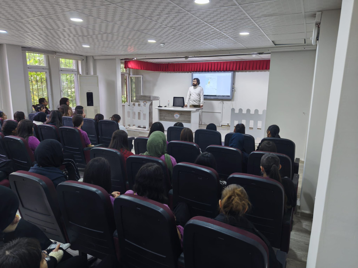 ZÜBEYDE HANIM KIZ MESLEKİ VE TEKNİK ANADOLU LİSESİ ÖĞRENCİLERİ “KUDÜS BENİM” PROJESİYLE KUDÜS’Ü TANITILDI