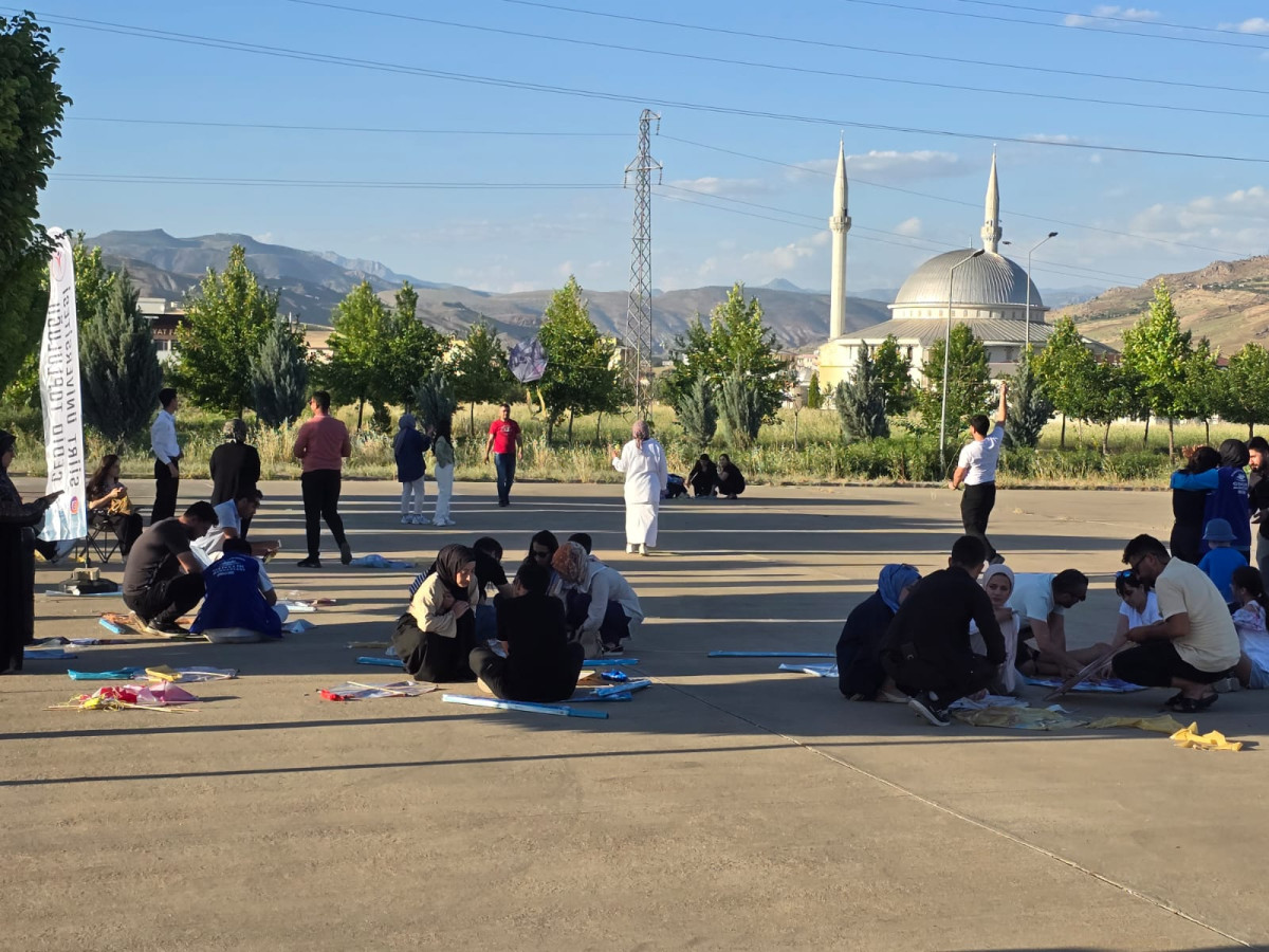 Siirt Üniversitesi Cedid Topluluğu’  Uçurtma Şenliği düzenledi 