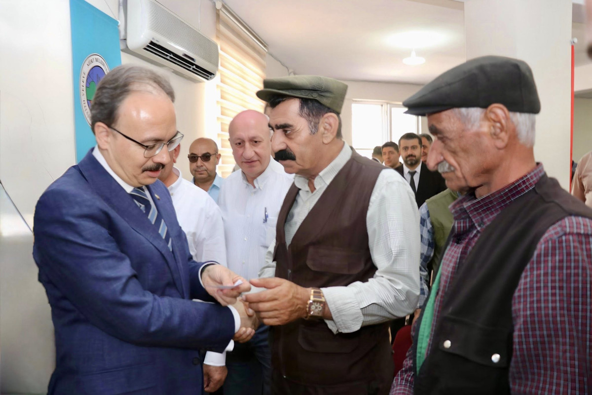 Vali ve Belediye Başkan V.  Dr. Kemal Kızılkaya, Mahalle Buluşmaları kapsamında Conkbayır Mahalle sakinleriyle bir araya geldi.