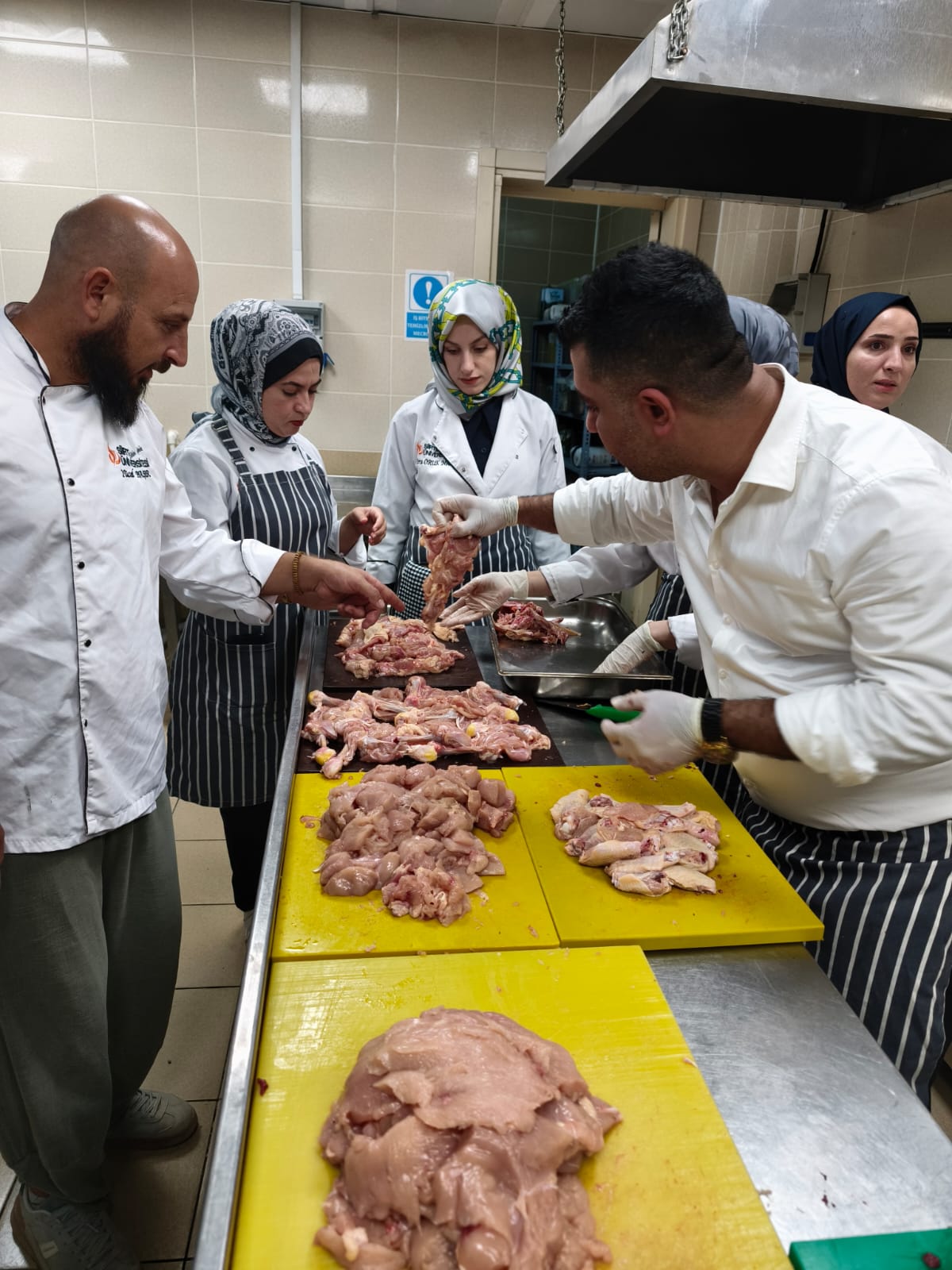 Siirt Üniversitesi Gastronomi ve Mutfak Sanatları Bölümü’nün mutfak uygulama dersi