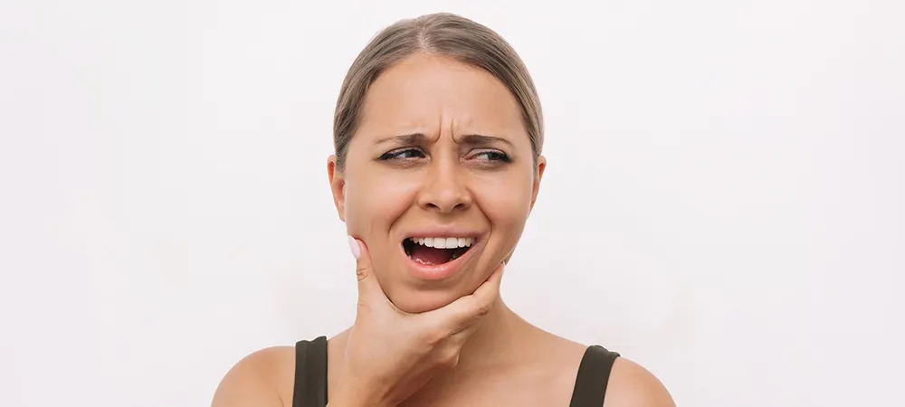 Sağlık Köşesi ; Çene kayması olduğunu nasıl anlarız? Kayan çene nasıl düzelir?