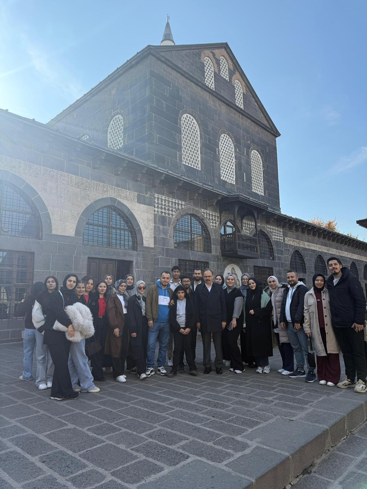 Gönüllü Gençlere Anlamlı Gezi: Vali Kızılkaya'dan Diyarbakır'da Sürpriz Buluşma