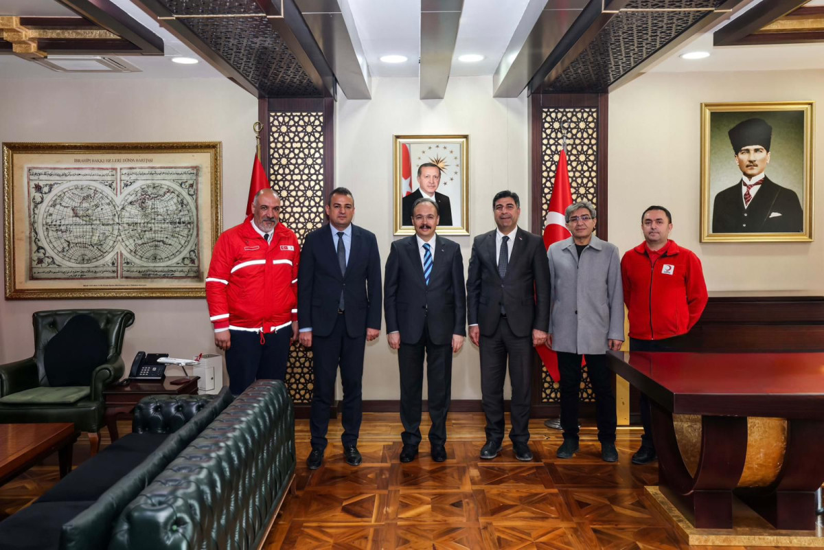Türk Kızılay Heyeti Vali Dr. Kemal Kızılkaya'yı Ziyaret Etti 