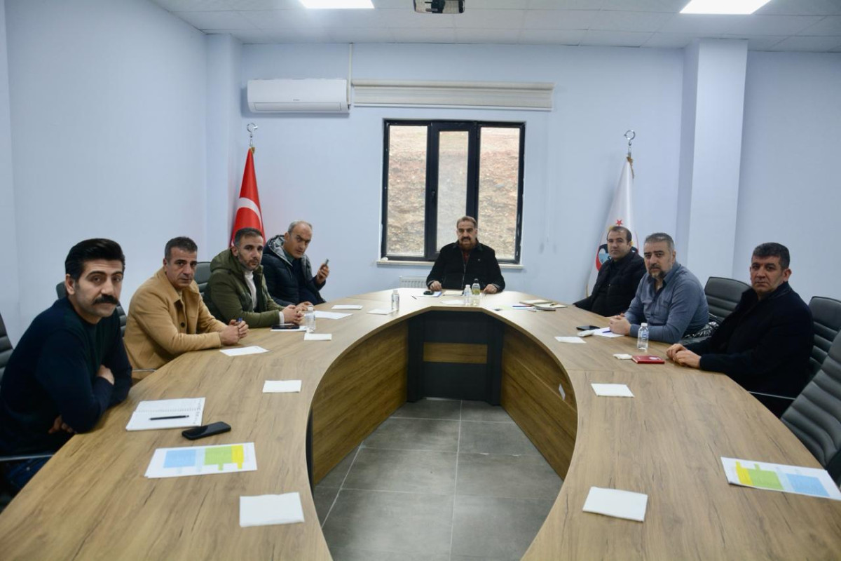 Asfalt Plenti ile Taş Kırma, Yıkama, Eleme ve Mekanik Stabilizasyon Tesisinde asfalt sezonuna yönelik değerlendirme toplantısı gerçekleştirildi.