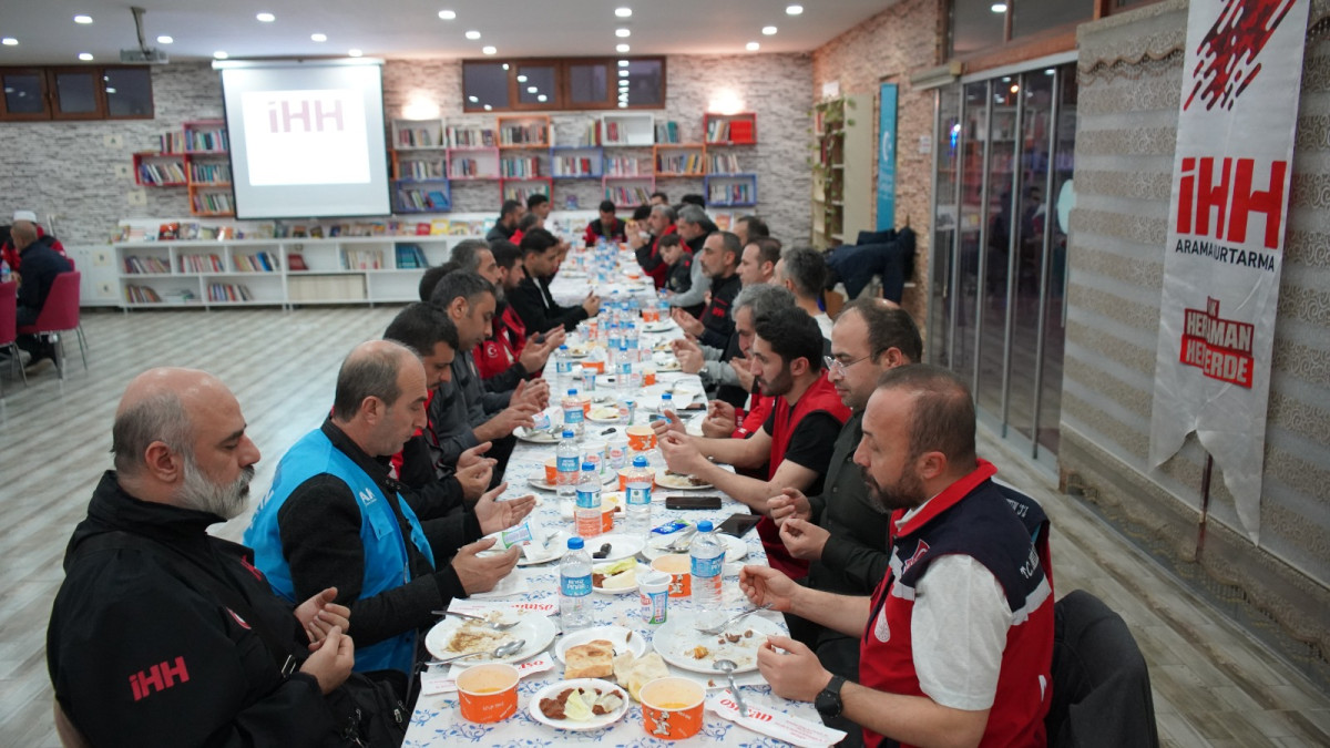 Siirt’te Arama Kurtarma Ekipleri İftarda Buluştu
