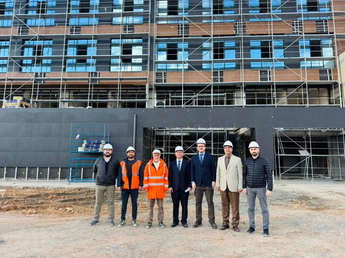 Siirt Eğitim ve Araştırma Hastanesi Ek Hizmet Binasında Çalışmalar Yerinde İncelendi