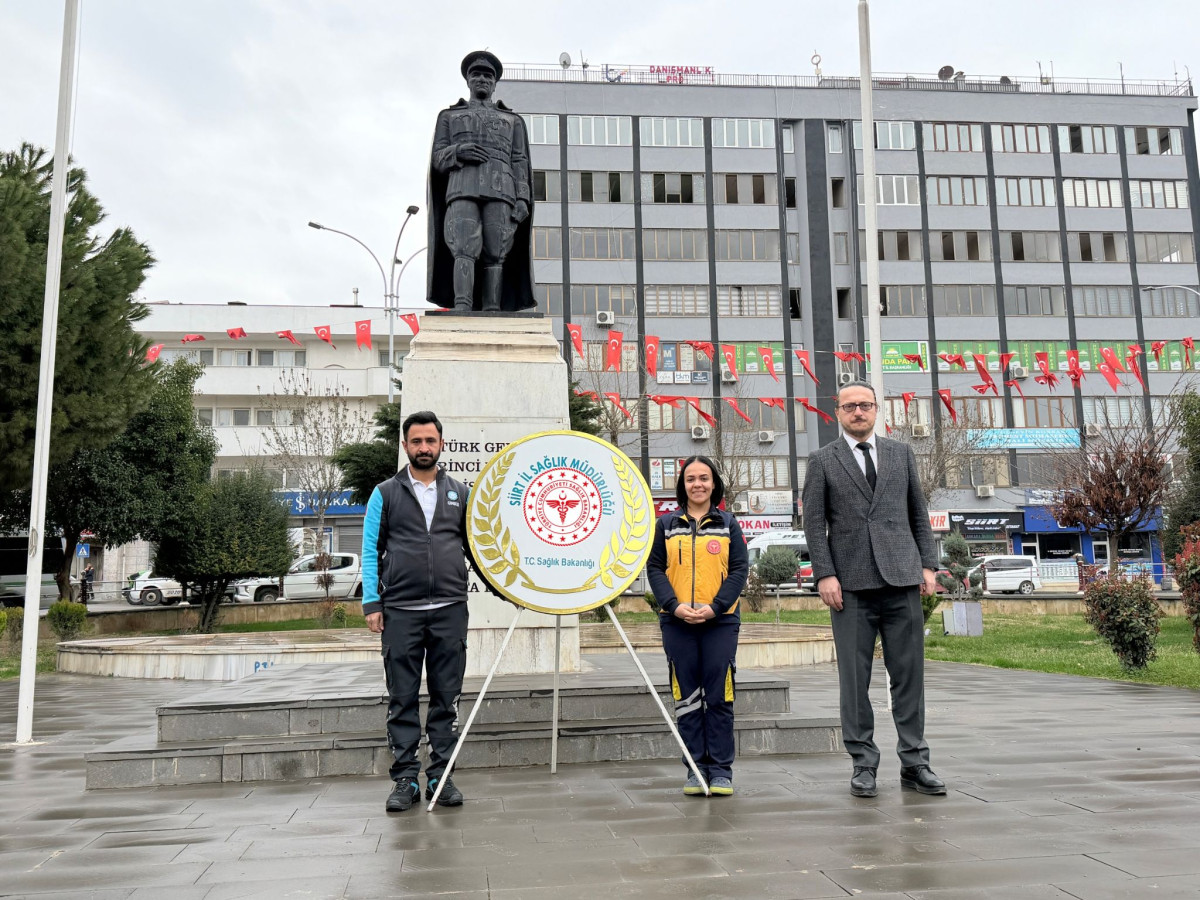 14 Mart Tıp Bayramı kapsamında Atatürk Anıtına Çelenk Bırakıldı 