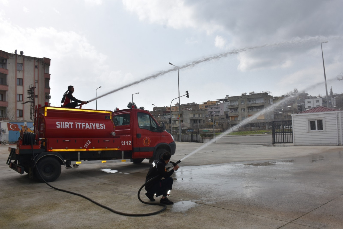 SİİRT BELEDİYESİ, DAR SOKAKLARDA ETKİN MÜDAHALE İÇİN YENİ İTFAİYE ARACI DEVREDE