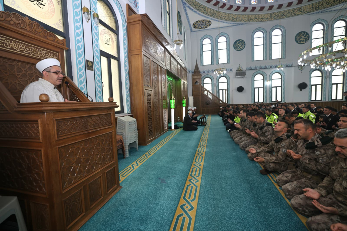 SİİRT’TE POLİS HAFTASI PROGRAMI KAPSAMINDA ŞEHİTLER İÇİN MEVLİD-İ ŞERİF VE DUA PROGRAMI DÜZENLENDİ