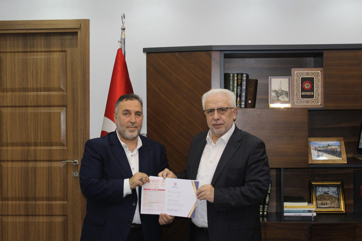 Din Görevlisinden Örnek Bağış