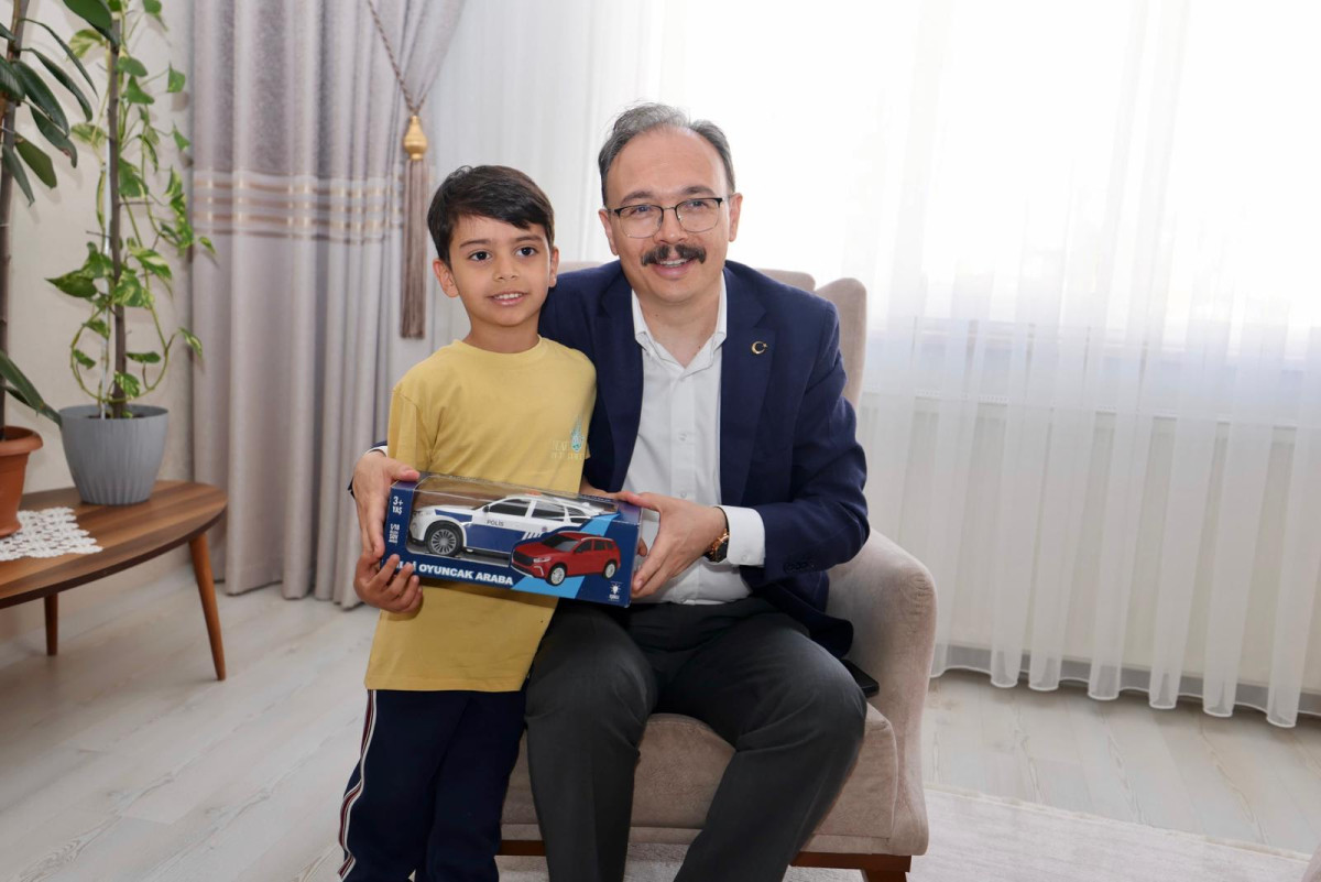 VALİ KIZILKAYA, KURBAN BAYRAMI’NDA ŞEHİT AİLELERİNİ YALNIZ BIRAKMADI