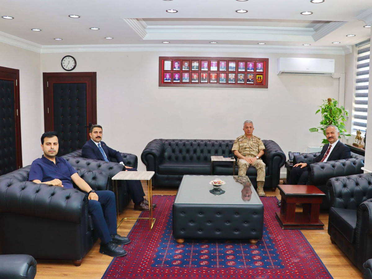 ANAYASA MAHKEMESİ ÜYESİ AKÇİL’DEN İL JANDARMA KOMUTANI ÖZMEN’E ZİYARET
