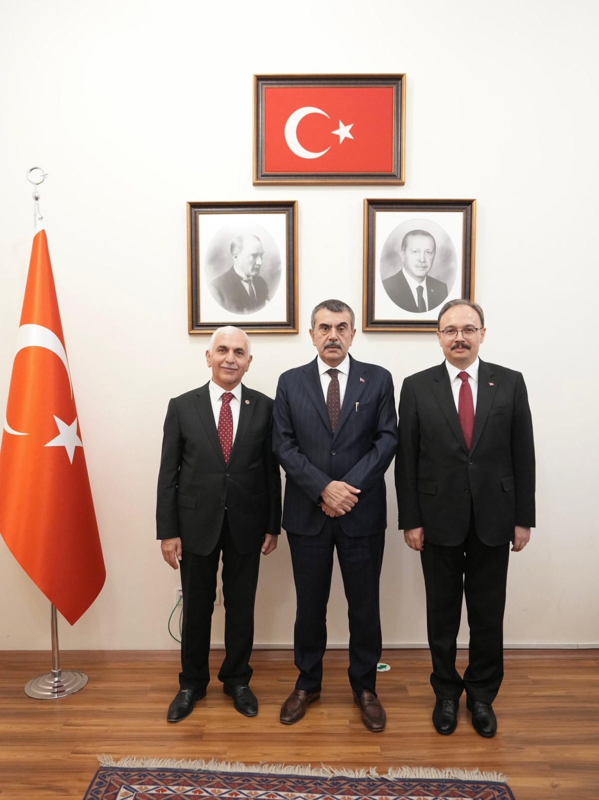 ​Siirt Valisi Dr. Kemal Kızılkaya ve AK Parti Siirt Milletvekili Mervan Gül, Milli Eğitim Bakanı Yusuf Tekin ile kentin eğitim projelerini ele aldı.