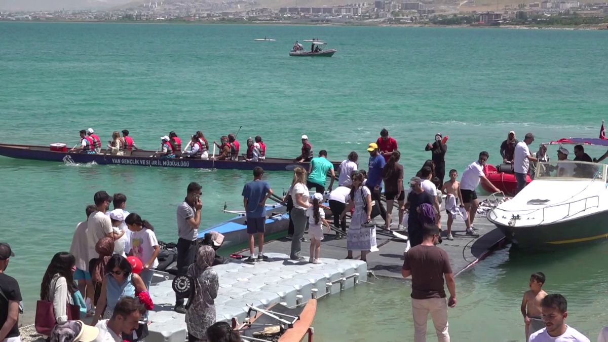 VAN’DA 12. ‘VAN DENİZİ SU SPORLARI FESTİVALİ BAŞLADI