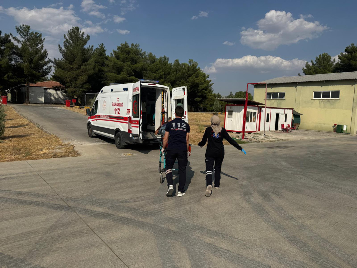 ŞİRVAN’DA BEYİN KANAMASI GEÇİREN 47 YAŞINDAKİ KADIN HASTA, HAVA AMBULANSIYLA HASTANEYE ULAŞTIRILDI