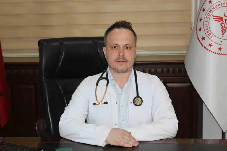 Siirt Eğitim ve Araştırma Hastanesinde Kardiyoloji Uzmanı Dr. Öğr. Üyesi Çağdaş Kaynak, 29 Eylül Dünya Kalp Günü dolayısıyla kalp sağlığının korunması, kalp-damar hastalıkları açısından risk faktörleri ve dikkat edilmesi g